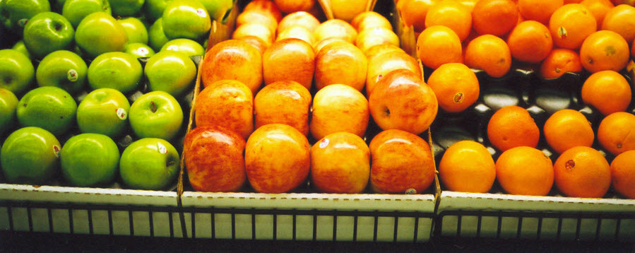 apples oranges in grocery