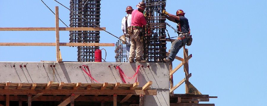 construction workers with ppe