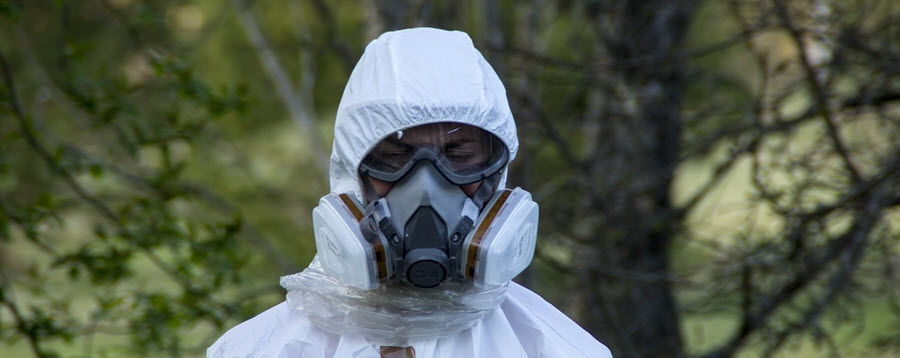 worker wearing respirator PPE